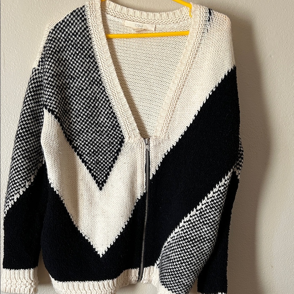 O’2nd stylish Black and White Chevron Cardigan women’s size M